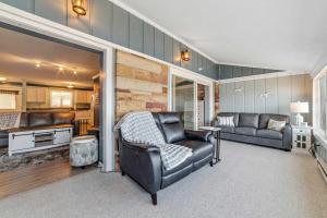 Condo with Panoramic views on Clam Lake