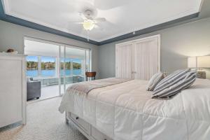 Condo with Panoramic views on Clam Lake