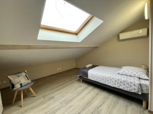 Appartements Duplex renove a 15 min de Lyon : photos des chambres