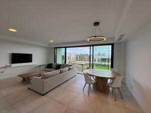 Spacious Beach House in Malaga-Cala de Mijas, amazing see view, 3 bedroom, garden & Common Pool