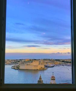 Oasis 22 Savynomad Harbour Residences wow Views