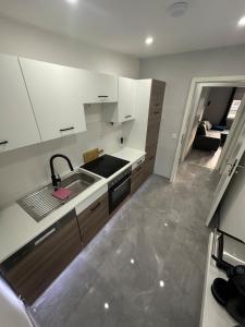 Stylish Home Theater Apartment 3