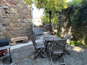 Appartements Charmant studio, maison en pierre, terrace and garden : photos des chambres