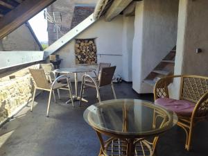 Grand appartement 3 étoiles avec terrasse dans maison vigneronne 18éme siècle