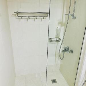 Comfy Studio in JVC Great Location Fast Wi-Fi