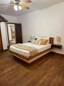 Vintage Timbers Cottages - Crocus Hill