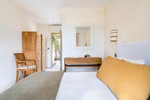 B&B / Chambres d'hotes Mas du Loriot : Chambre Double ou Lits Jumeaux avec Terrasse