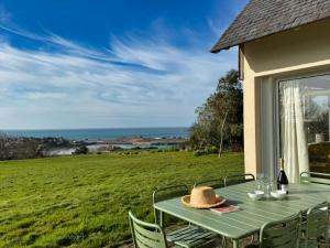 Maisons de vacances Ker Wind - panoramic sea view house Primel 8-10p : photos des chambres