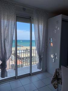 Face mer, grand studio de 32m2, clim, wifi, parking, proche commerces