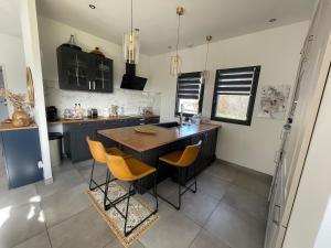 Grande maison- 10 mn circuit 24h