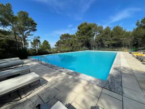 Appartements Gite Sorgue - Exceptionnel 125 m2 Piscine Parking Jardin : photos des chambres
