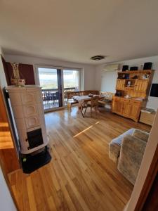 Vineyard Cottage with Private Jacuzzi