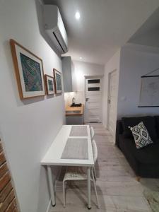 StayInPoznan Koziolki view!! Air conditioning, Internet, TV, 4 piętro - brak windy