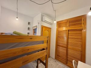 Twin Room with Bunk Beds and Shared Bathroom room in Habitación en Calle Molino