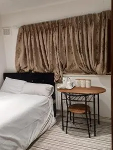 Superb Double room in a house - Plumstead