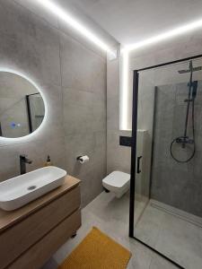 Gold & Green Apartment