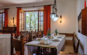 4 Bedroom Nice Home In Pergola