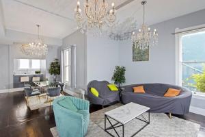 1900s Victorian Home Sleeps 22 8BDRM 3Bath