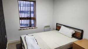 Central Manchester Flat with panoramic views on tenth floor