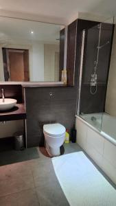 Central Manchester Flat with panoramic views on tenth floor