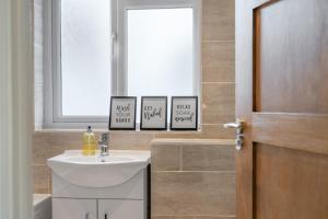 Luxury Tottenham Stadium Retreat - 2 minute walk to stadium