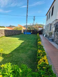 CASA DE MADEIRA E PEDRA