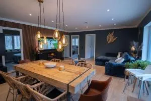 Reigi Village Holiday Home with Sauna & HotTub - Kõrgessaare