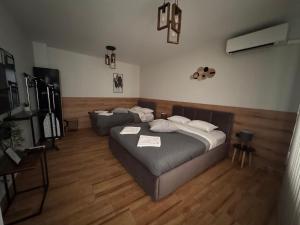 Goldy central beach apartment with private garden Burgas