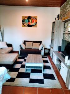 CASA DE MADEIRA E PEDRA