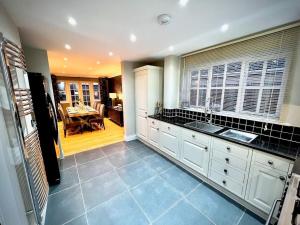 Honey Hill Cottage - 4 Bedroom Detached House