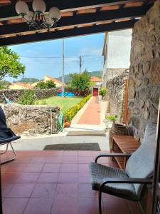 CASA DE MADEIRA E PEDRA