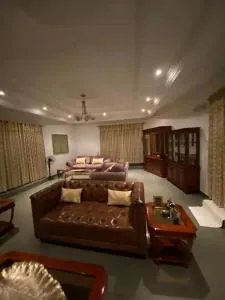 Luxury Villa AC Ensuite Room 6 - Limbe