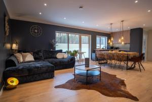 Reigi Village Holiday Home with Sauna & HotTub