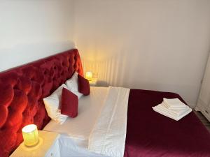 Nearby Lake Romantic Retreat R