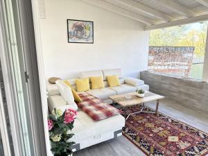 Nearby Lake Romantic Retreat R