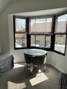 1st Floor Flat in Mews