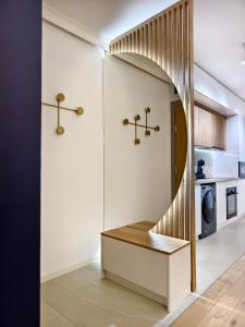 Central ART Deluxe Apartment - Private Parking