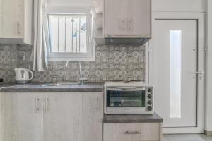 Spacious Flat For Friends & Couples With Balcony