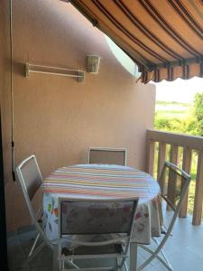 Cosy T1 avec mezzanine, à 7 à pied de la plage et du centre, wifi, clim, parking privé, piscines