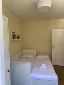 2BR apartment with sea view!