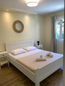 2BR apartment with sea view!