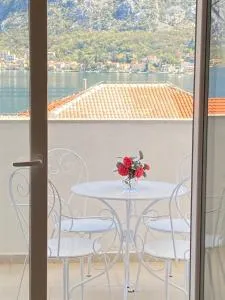 2BR apartment with sea view! - Prčanj