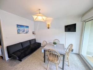 T2 cabine plein centre quartier des thermes