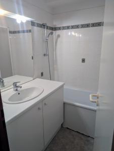 T2 cabine plein centre quartier des thermes