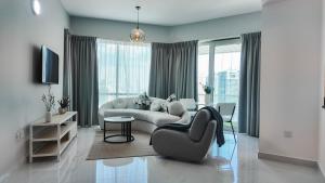Sky High 2BR Stay Amazing Marina Views Near Metro & Mall - 4hvězdičkové hotely ve městě Dubaj