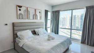 Sky High 2BR Stay Amazing Marina Views Near Metro & Mall