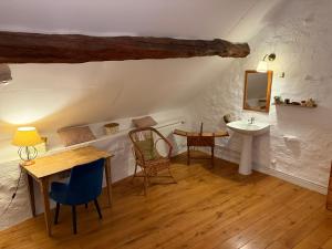 Maisons de vacances O Bonheurs Simples d-Ecorsaint Ici Doucement : photos des chambres
