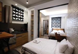 Emily in Athens - Central design awarded flat Syntagma E3