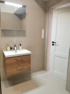 Atlas City Wall Apartment