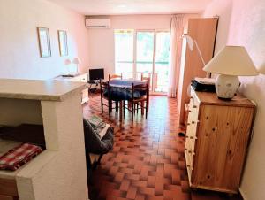 Coquet appartement avec piscine à 200m de la plage